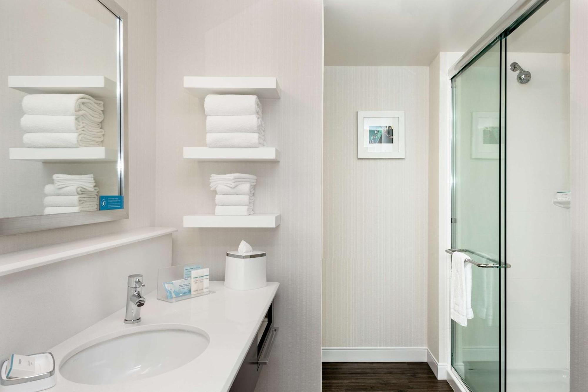 Hampton Inn & Suites By Hilton Seattle/Northgate Exteriör bild