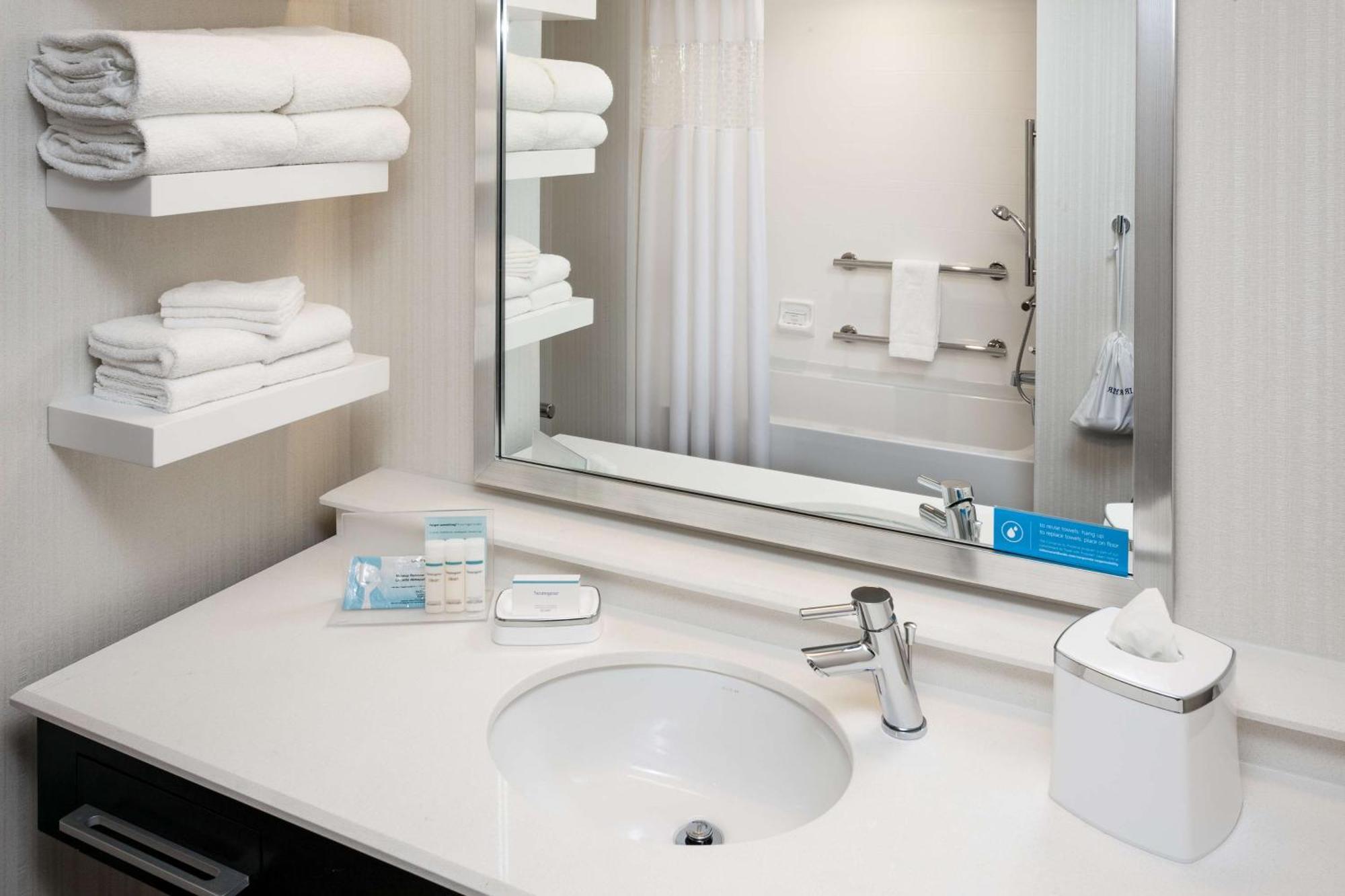 Hampton Inn & Suites By Hilton Seattle/Northgate Exteriör bild
