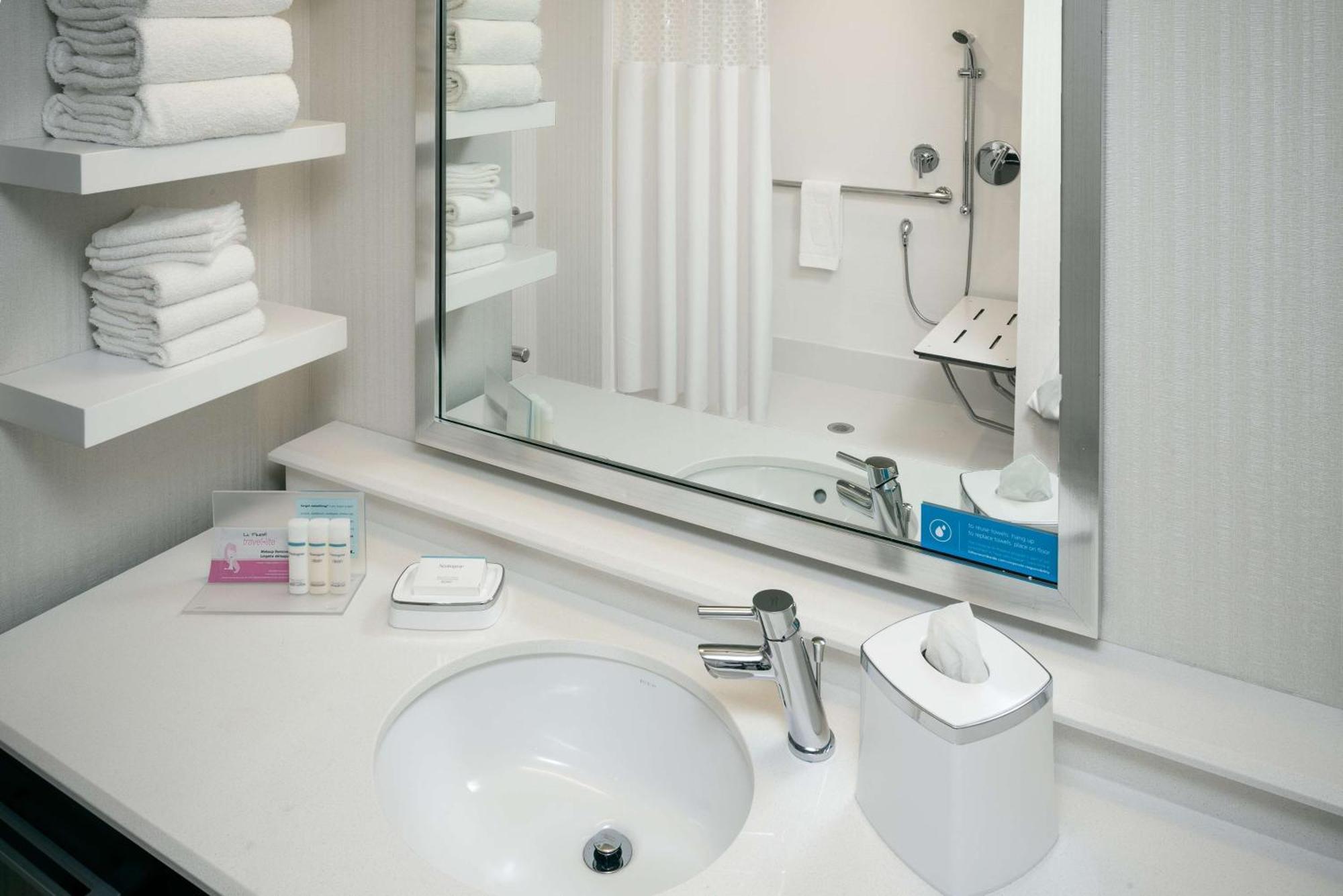 Hampton Inn & Suites By Hilton Seattle/Northgate Exteriör bild