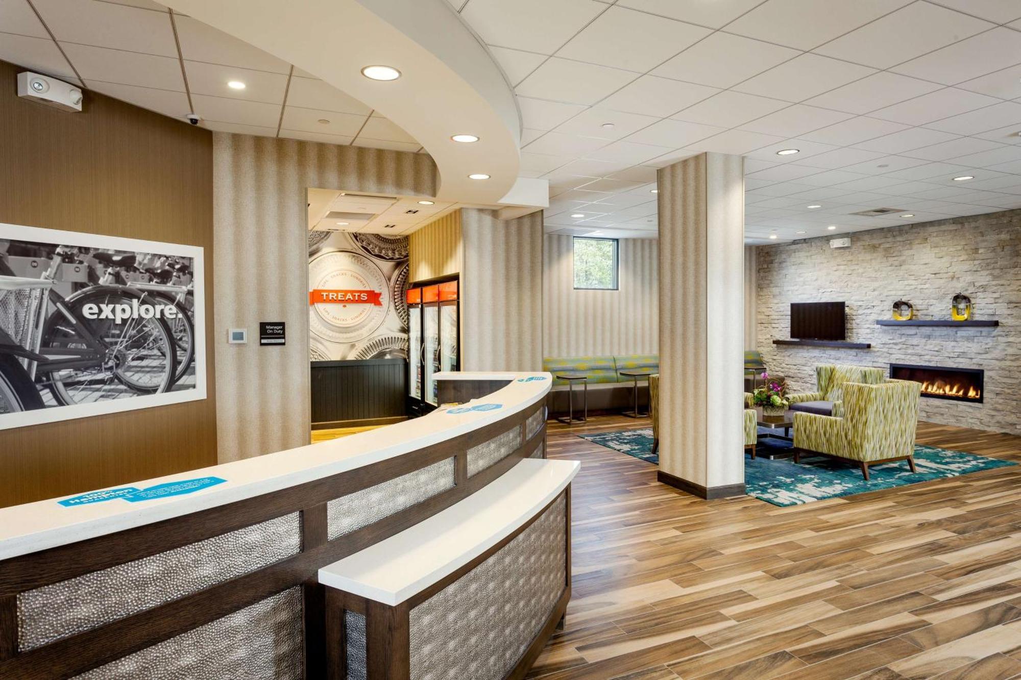 Hampton Inn & Suites By Hilton Seattle/Northgate Exteriör bild